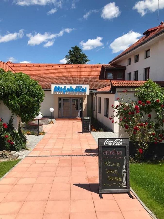 Hotel Mlyn - Jihlava Vílanec Eksteriør billede