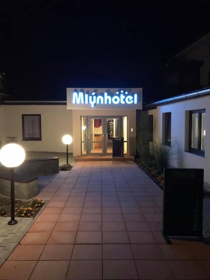 Hotel Mlyn - Jihlava Vílanec Eksteriør billede