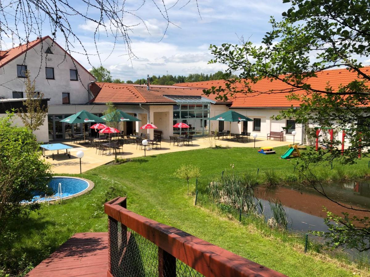 Hotel Mlyn - Jihlava Vílanec Eksteriør billede